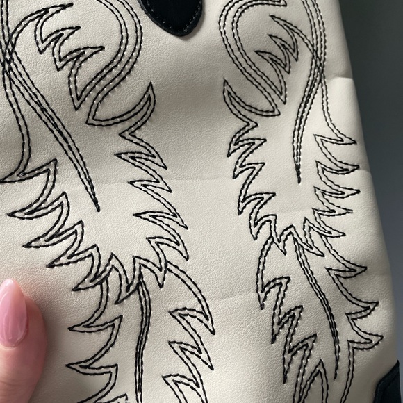 Black white cowboy boots western embroidered detail - Picture 3 of 5